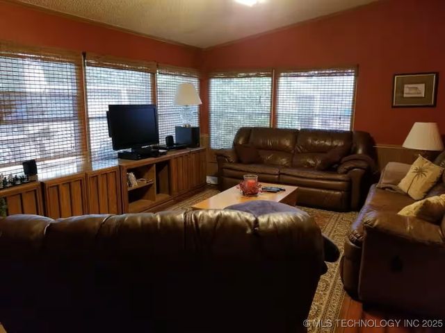 141 Hickory, Eufaula, OK 74432