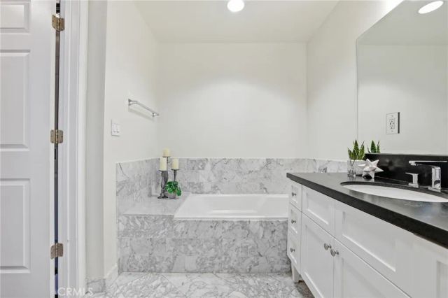 6038 Carlton Way 101, Los Angeles, CA 90028