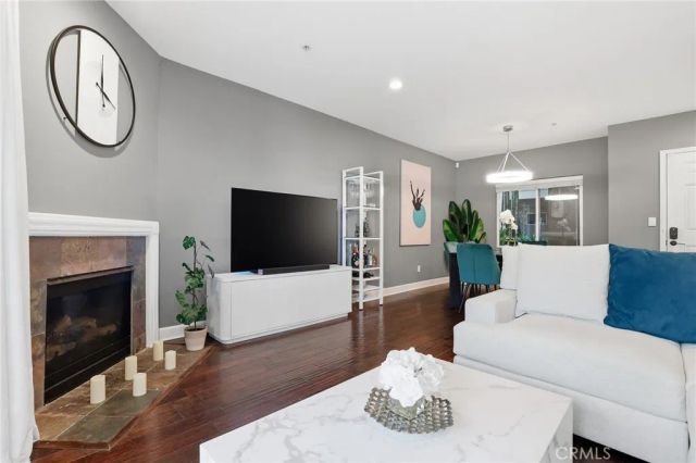 6038 Carlton Way 101, Los Angeles, CA 90028