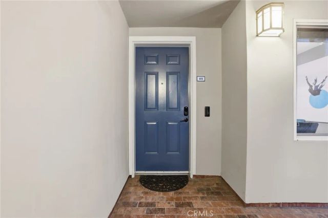 6038 Carlton Way 101, Los Angeles, CA 90028