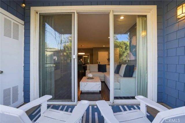 6038 Carlton Way 101, Los Angeles, CA 90028