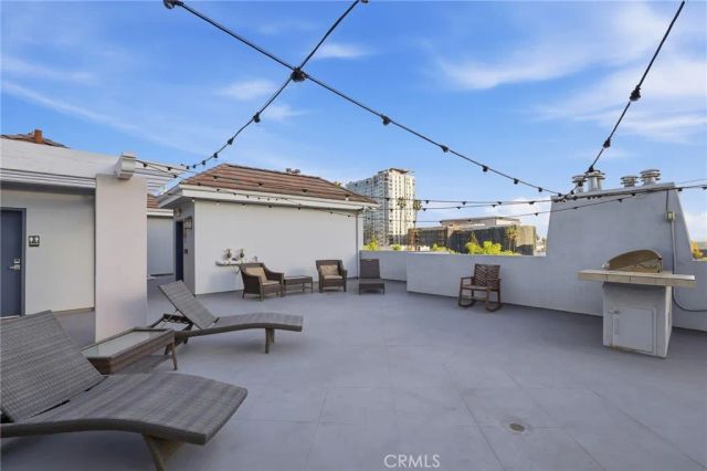 6038 Carlton Way 101, Los Angeles, CA 90028