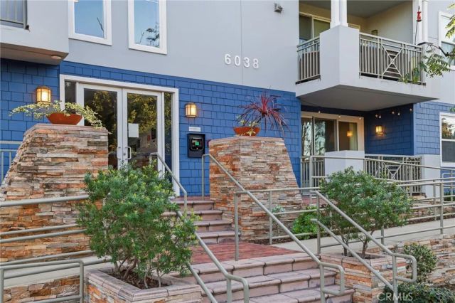 6038 Carlton Way 101, Los Angeles, CA 90028
