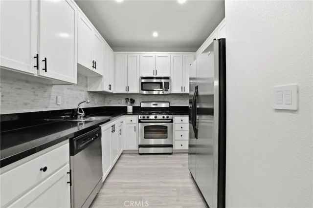 6038 Carlton Way 101, Los Angeles, CA 90028