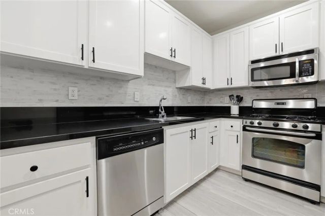 6038 Carlton Way 101, Los Angeles, CA 90028