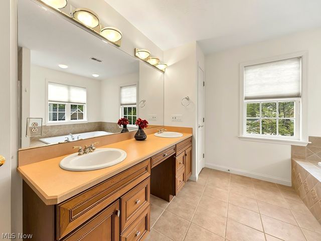 460 Hollyhock Court, Mayfield Heights, OH 44124