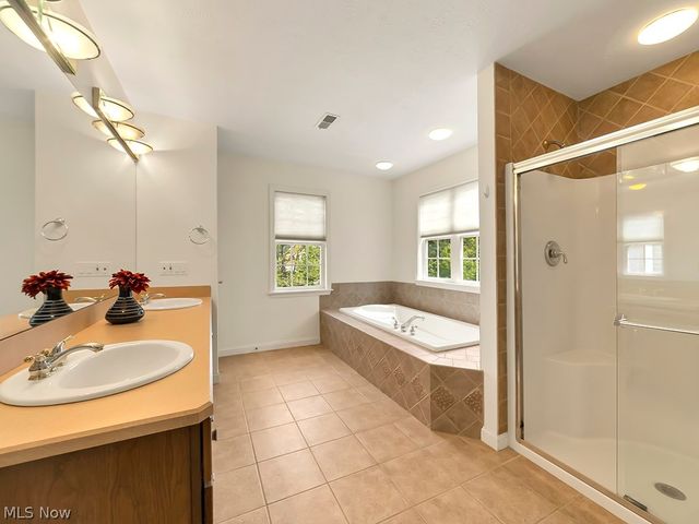 460 Hollyhock Court, Mayfield Heights, OH 44124