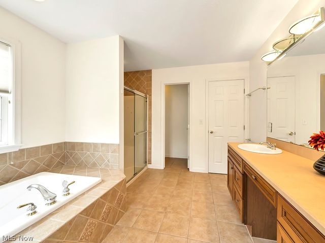 460 Hollyhock Court, Mayfield Heights, OH 44124