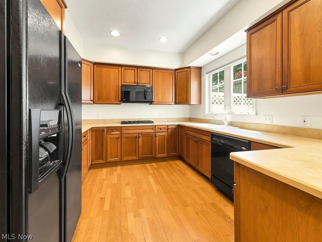 460 Hollyhock Court, Mayfield Heights, OH 44124