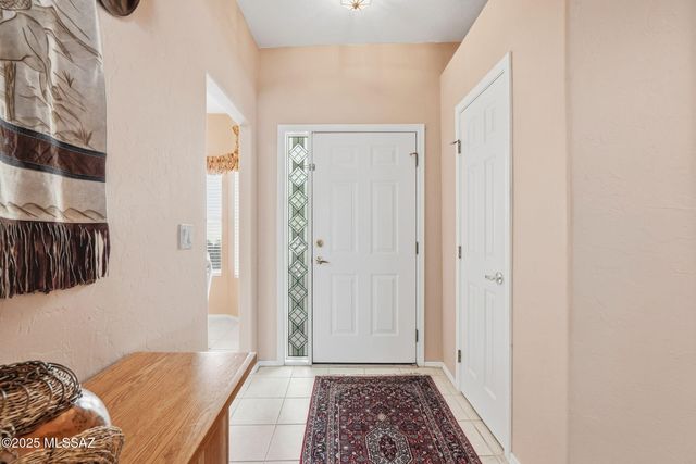 563 W Vía Rosaldo, Green Valley, AZ 85614