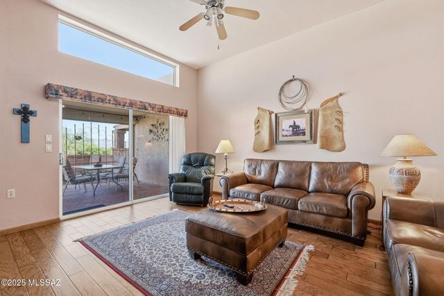 563 W Vía Rosaldo, Green Valley, AZ 85614
