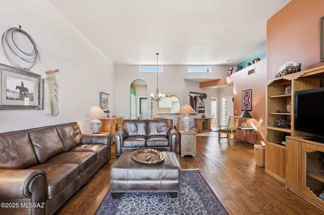 563 W Vía Rosaldo, Green Valley, AZ 85614