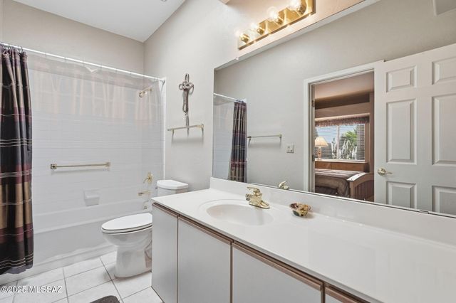 563 W Vía Rosaldo, Green Valley, AZ 85614