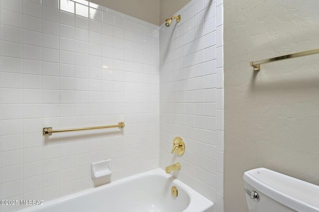 563 W Vía Rosaldo, Green Valley, AZ 85614