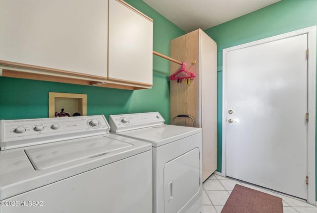 563 W Vía Rosaldo, Green Valley, AZ 85614