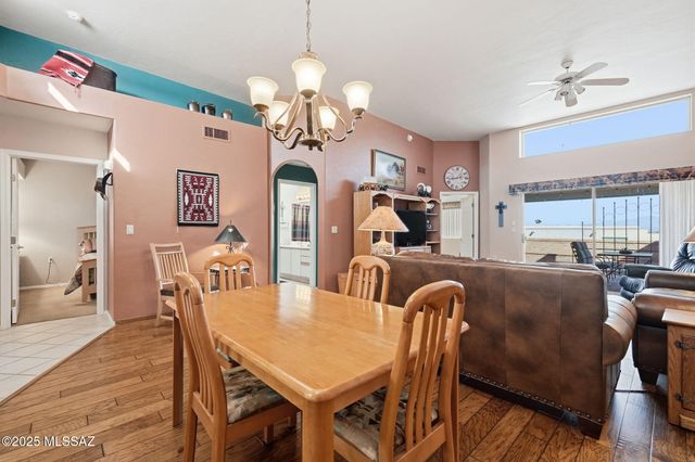 563 W Vía Rosaldo, Green Valley, AZ 85614