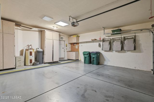 563 W Vía Rosaldo, Green Valley, AZ 85614