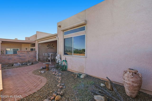 563 W Vía Rosaldo, Green Valley, AZ 85614