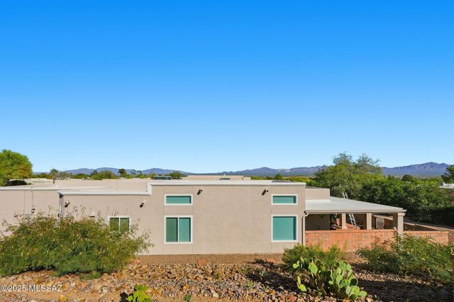 563 W Vía Rosaldo, Green Valley, AZ 85614
