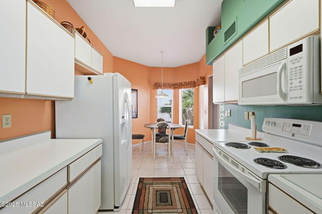 563 W Vía Rosaldo, Green Valley, AZ 85614