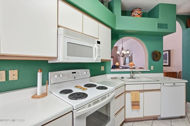 563 W Vía Rosaldo, Green Valley, AZ 85614