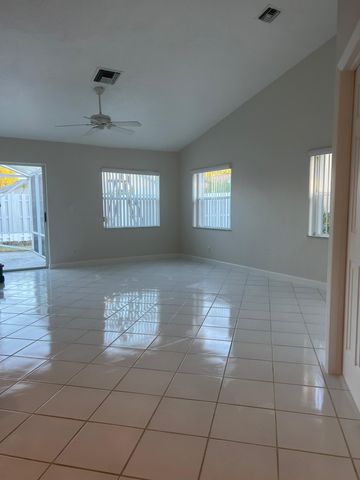 1275 E Lancewood Place, Delray Beach, FL 33445