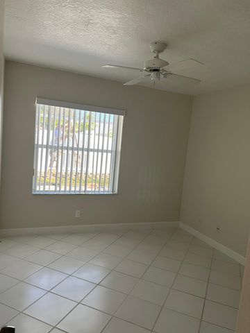 1275 E Lancewood Place, Delray Beach, FL 33445