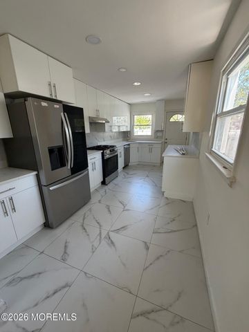 24 Berger Avenue, Oakhurst, NJ 07755