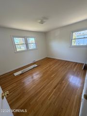 24 Berger Avenue, Oakhurst, NJ 07755