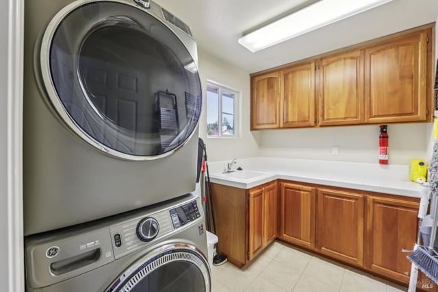 1444 Great Heron Dr, Santa Rosa, CA 95409