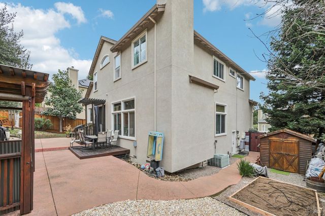 1444 Great Heron Dr, Santa Rosa, CA 95409