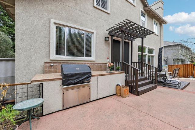 1444 Great Heron Dr, Santa Rosa, CA 95409