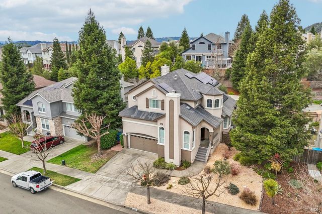 1444 Great Heron Dr, Santa Rosa, CA 95409