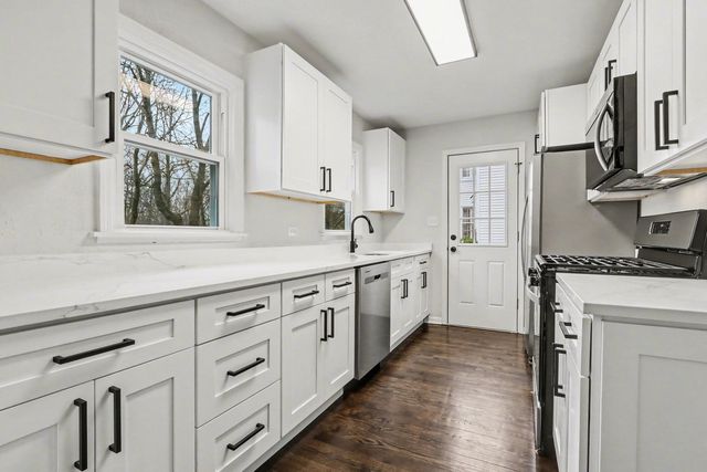 808 Sterling Avenue, Flossmoor, IL 60422