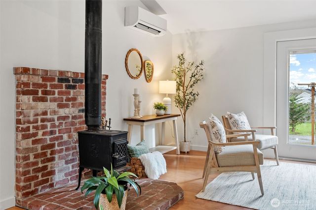 6876 Helena Street, Clinton, WA 98236