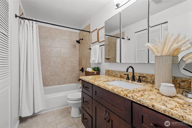 6876 Helena Street, Clinton, WA 98236