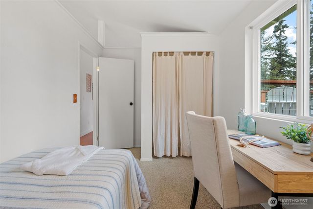 6876 Helena Street, Clinton, WA 98236