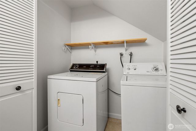 6876 Helena Street, Clinton, WA 98236