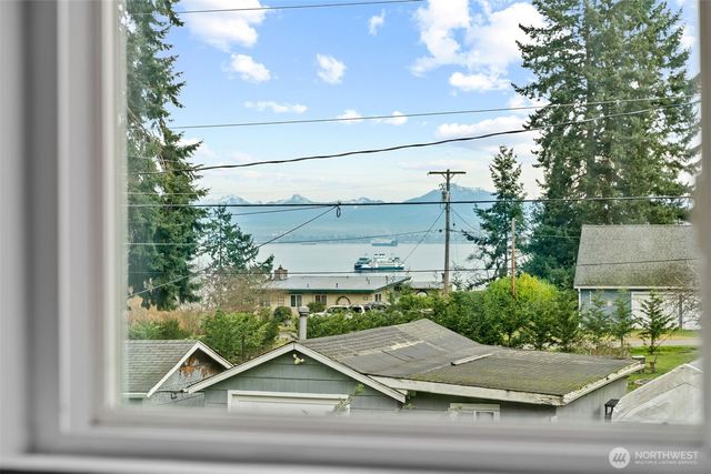 6876 Helena Street, Clinton, WA 98236