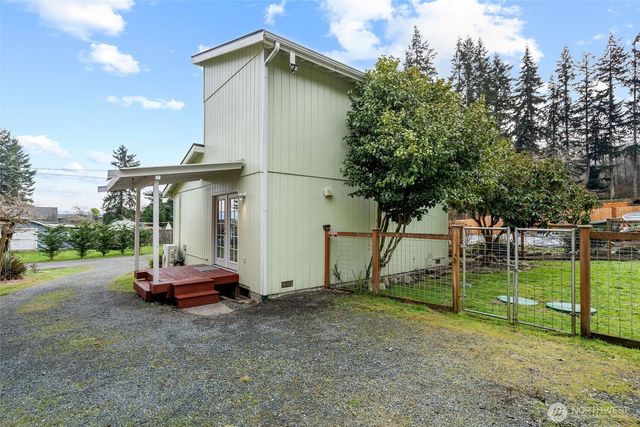 6876 Helena Street, Clinton, WA 98236