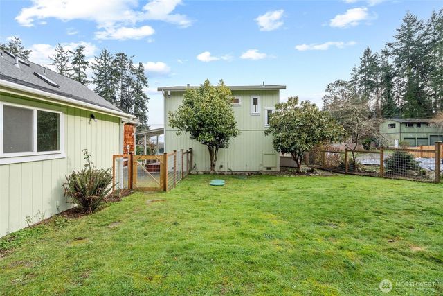 6876 Helena Street, Clinton, WA 98236