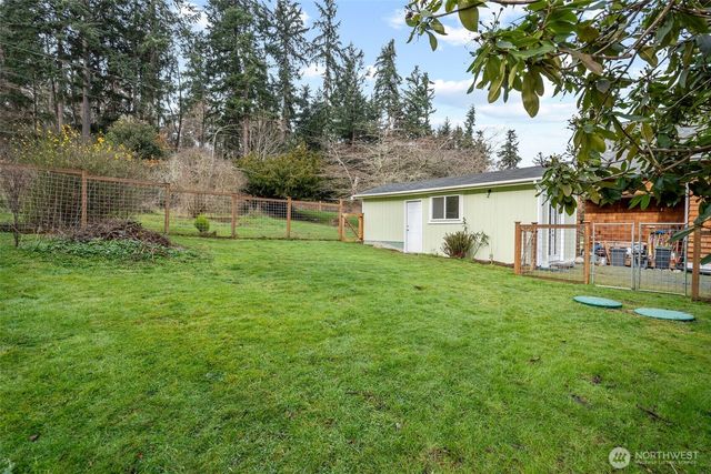 6876 Helena Street, Clinton, WA 98236