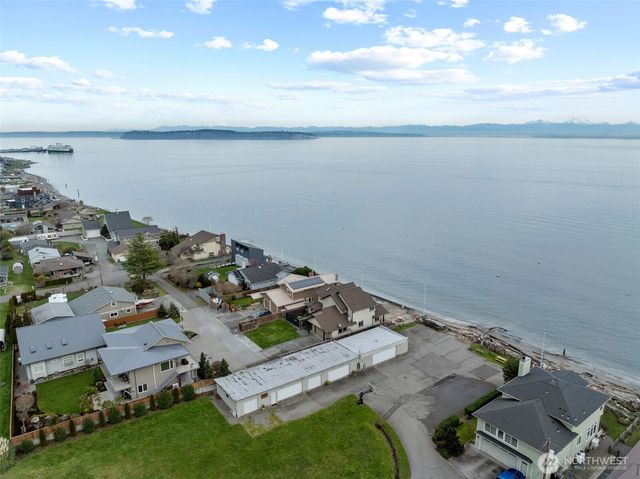 6876 Helena Street, Clinton, WA 98236