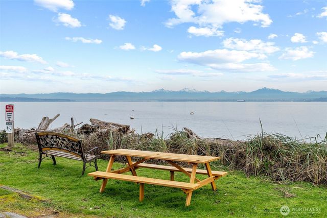 6876 Helena Street, Clinton, WA 98236