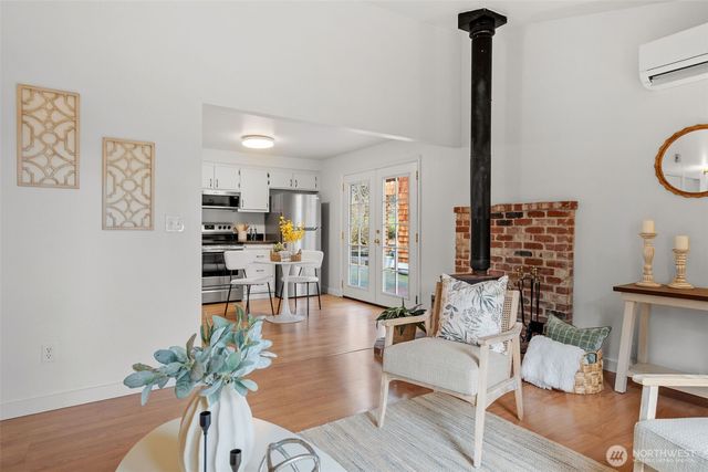 6876 Helena Street, Clinton, WA 98236