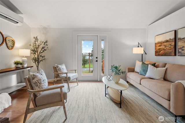 6876 Helena Street, Clinton, WA 98236