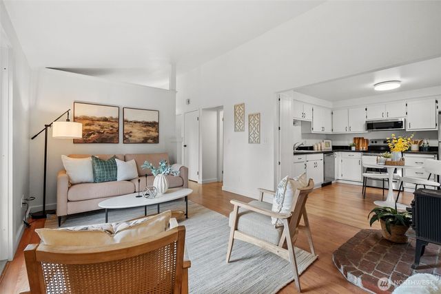 6876 Helena Street, Clinton, WA 98236