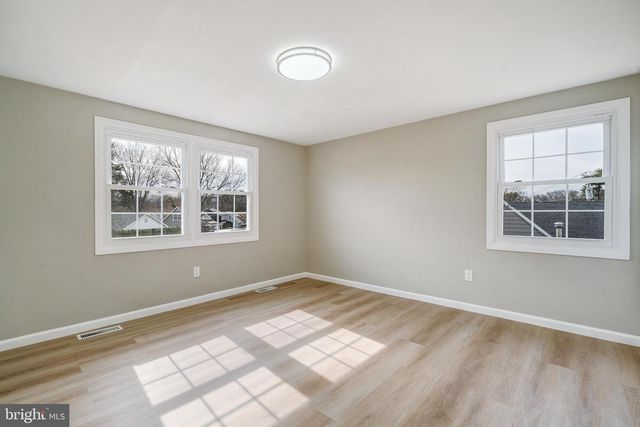 27 HARPER LN, Willingboro, NJ 08046