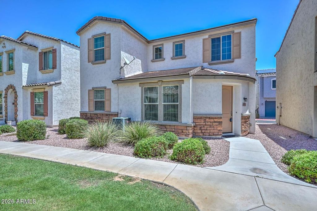 17732 W MANDALAY Lane, Surprise, AZ 85388 — photo 2