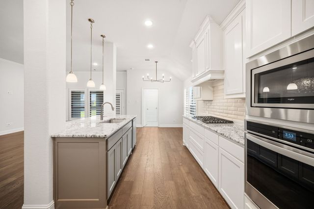 499 Washington Avenue, Waxahachie, TX 75165